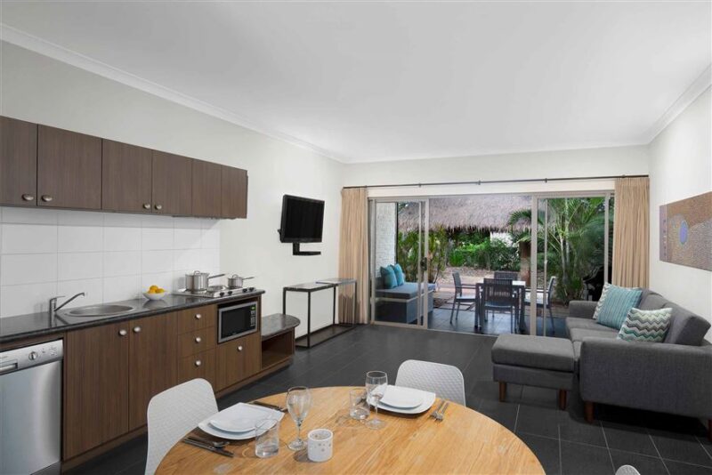 Mantra-Frangipani-Broome-Broome-One-Bedroom-Apartment-Dining.t91444